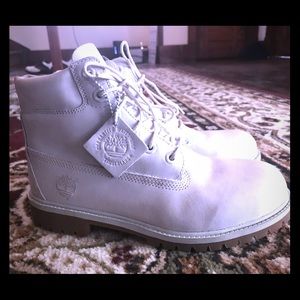 WHITE TIMBERLAND BOOTS